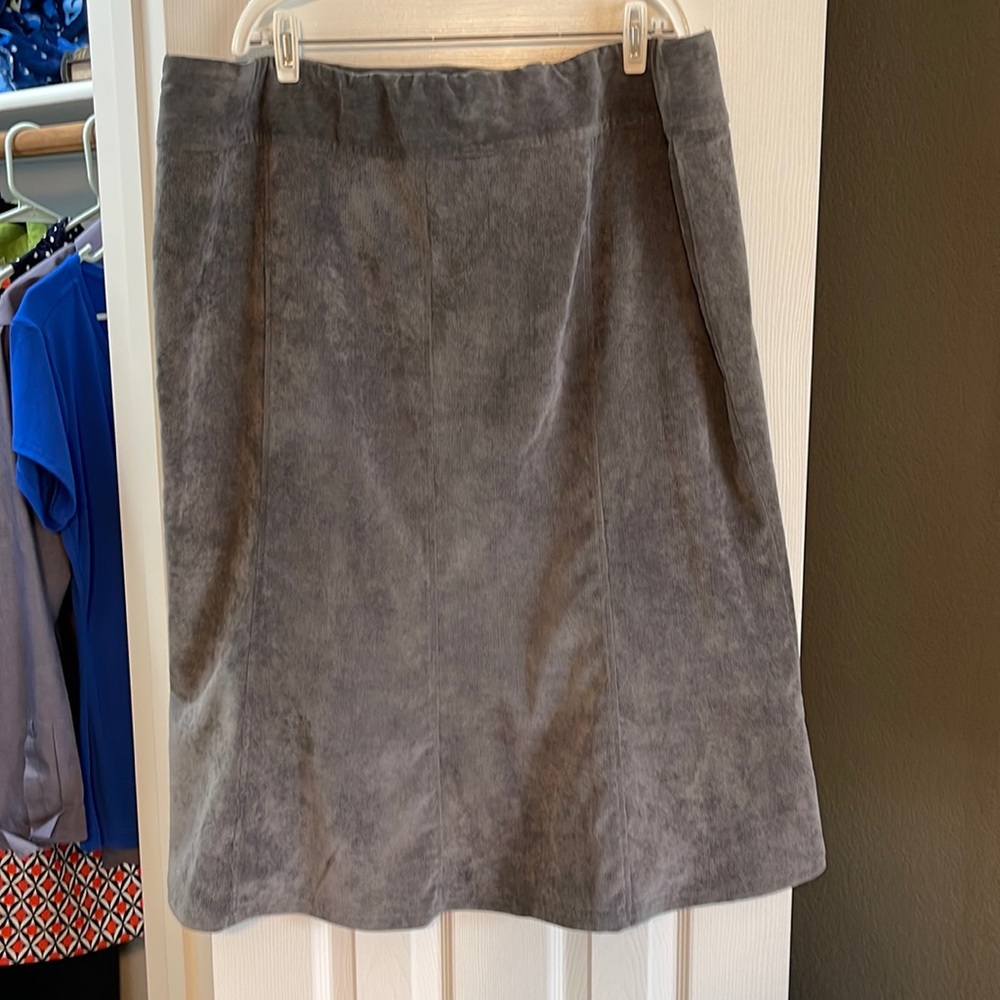 Flouncy Gray Skirt